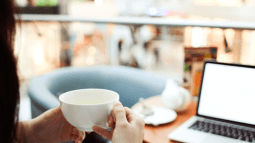 Nghỉ ốm dài ngày có được hưởng lương ngày lễ không?