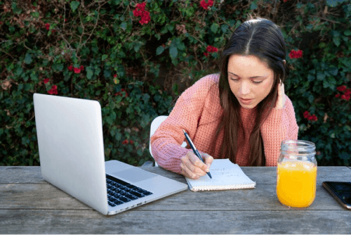 Nâng mức đóng BHXH để cải thiện lương hưu