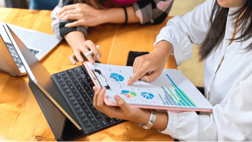 Nghỉ việc sớm rồi chờ đến tuổi lãnh lương hưu có bị trừ 2%/năm không?